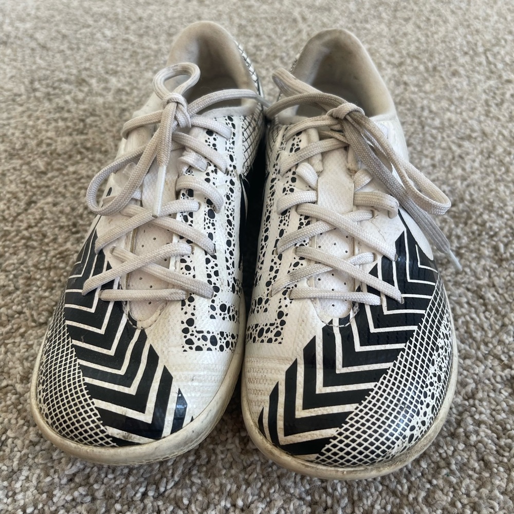 Youth Nike Cristiano Ronaldo Indoor soccer shoes - Picture 3 of 10